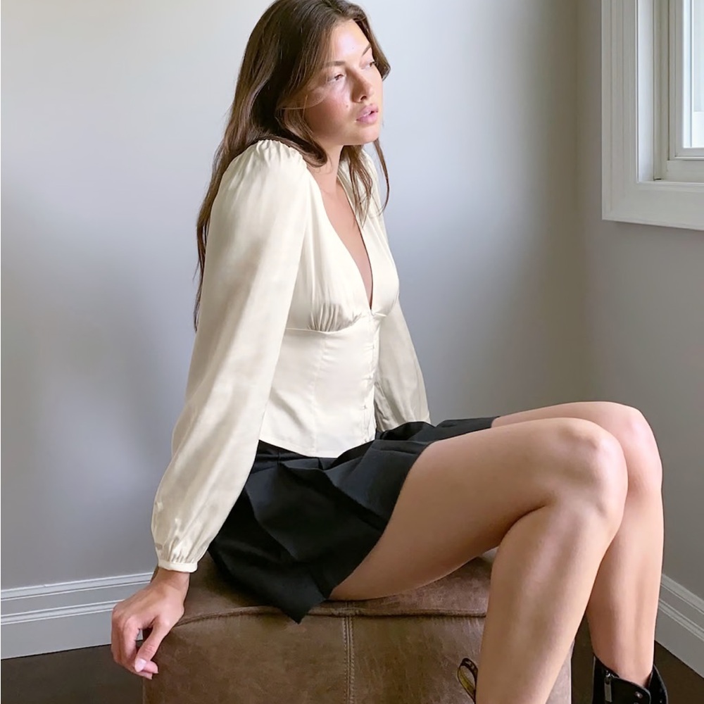 ARITZIA Sunday Best Tatiana satin blouse - Picture 3 of 3